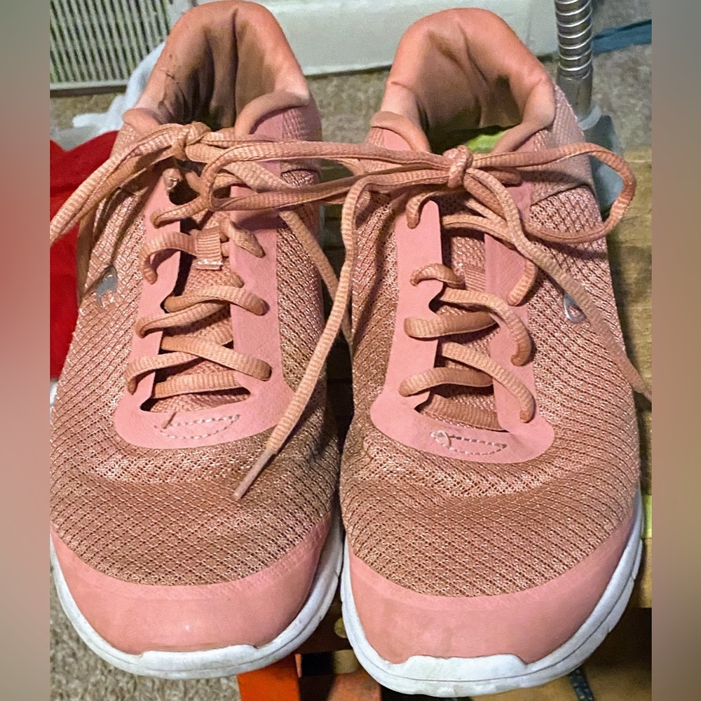 Champion Memory Foam Gusto Women Tennis Shoes Salmon Pink SIZE 9 Preloved shape